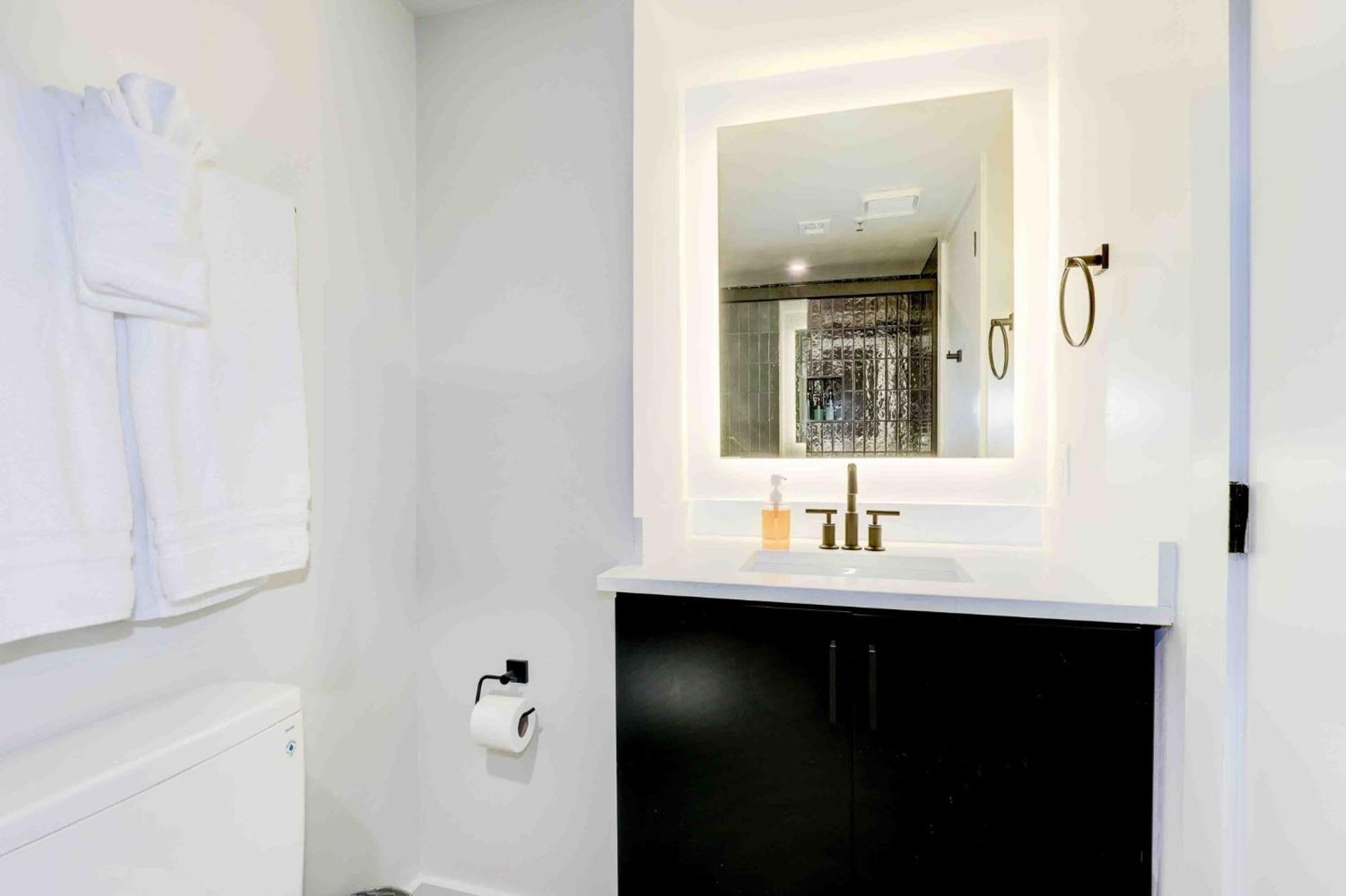 2Br Comfort Apartment In Prime Location Arlington Ngoại thất bức ảnh