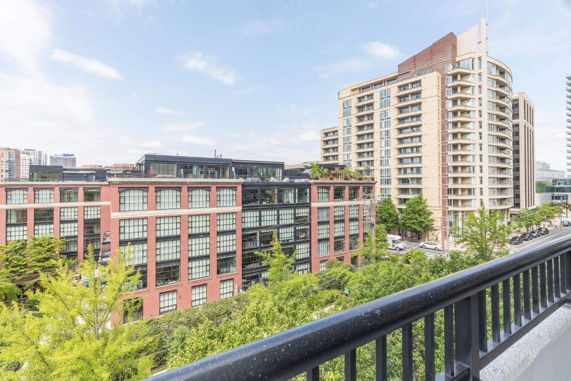 2Br Comfort Apartment In Prime Location Arlington Ngoại thất bức ảnh