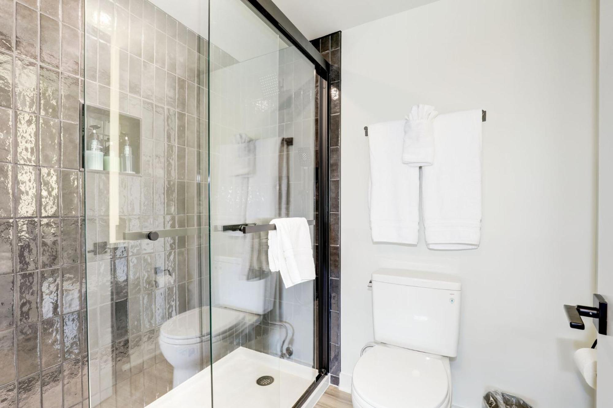 2Br Comfort Apartment In Prime Location Arlington Ngoại thất bức ảnh